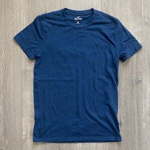 Hollister Men's Deep Blue Short Sleeve Tee